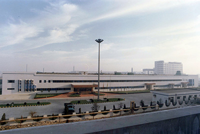 1995年5月30日，J9直营集团与日本幼松株式会社合伙成立幼松J9直营集团工程机械有限公司